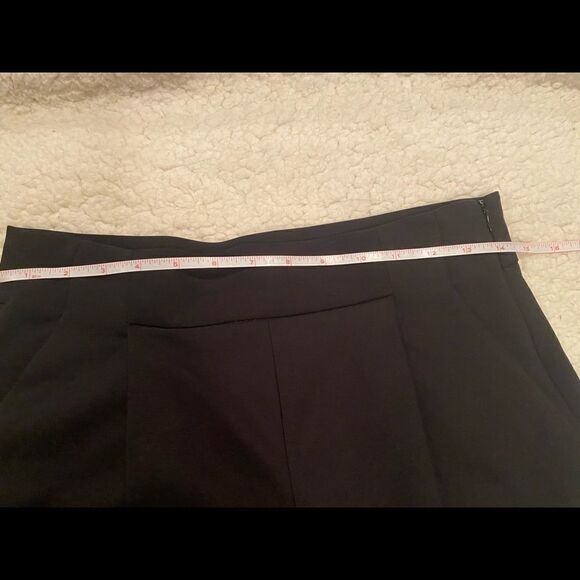 Zara  Black Shorts Size Small Pleated - Picture 6 of 10